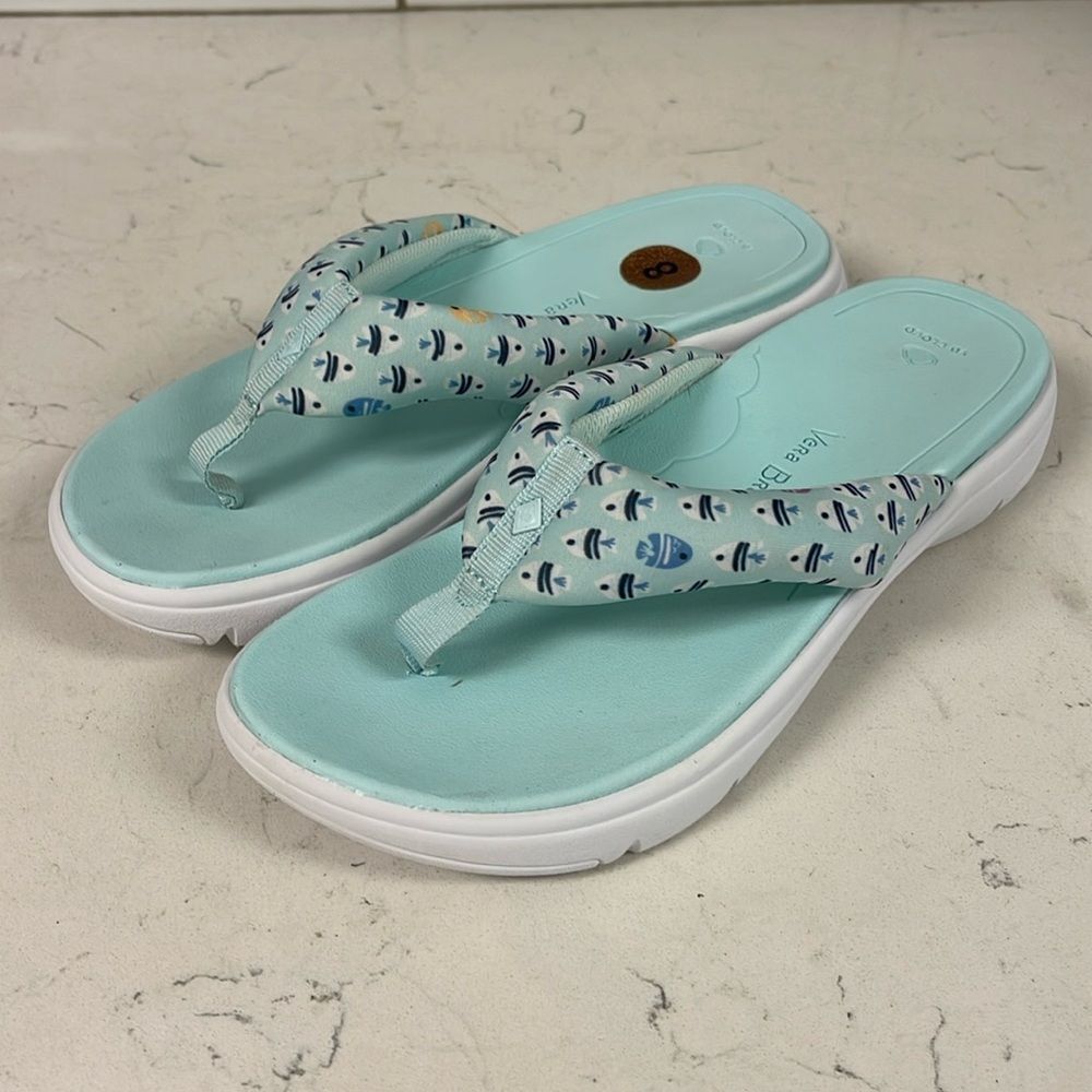 VB Cloud By Vera Bradley Sandal Size 8 Lagoon Fish Light Print Flip Flops